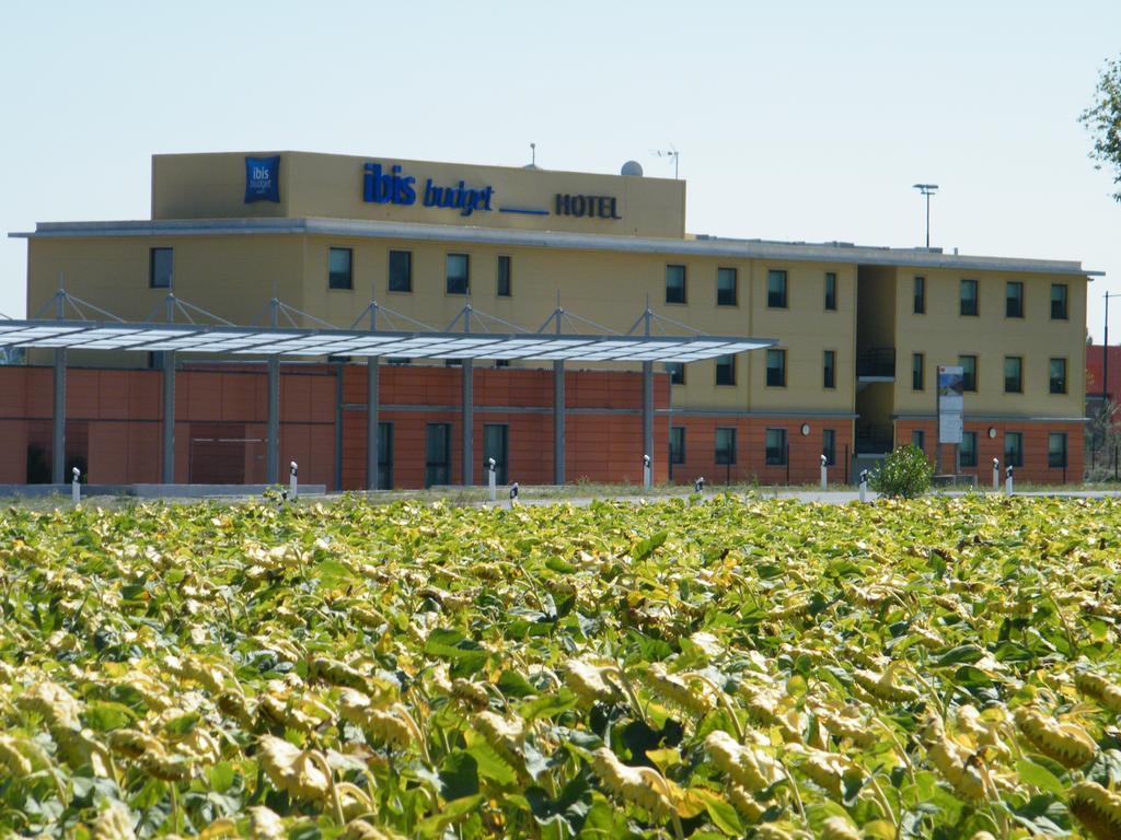 Ibis Budget Castelnaudary - A61 Buitenkant foto