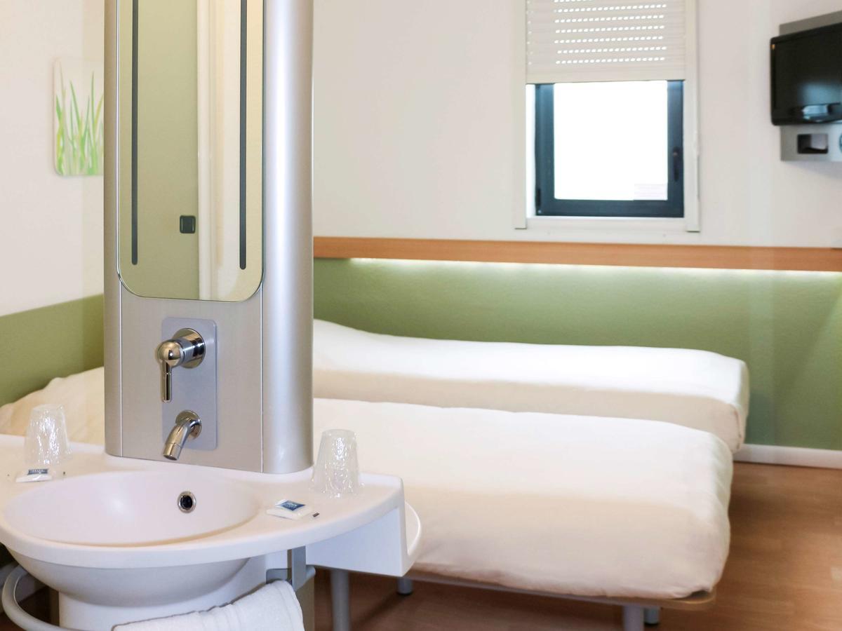 Ibis Budget Castelnaudary - A61 Buitenkant foto
